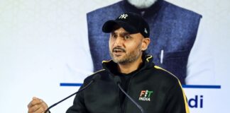 ‘अपने नेताओं से कहो पैसे बनाना बंद करें…’, AAP समर्थकों को हरभजन का जवाब