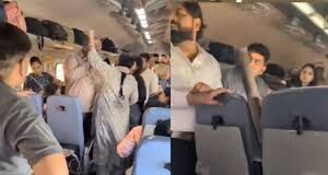 ताज एक्सप्रेस पर लोहे की रॉड से हमला