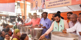 आम जनता की सेवा करना ही सच्चा धर्म, प्रसाद वितरण करने से मिलती खुशी – विराज सागर