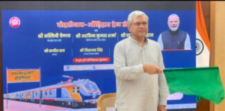 केंद्रीय मंत्री अश्विनी वैष्णव ने दोहरीघाट-मऊ-औंड़िहार मेमू ट्रेन को हरी झंडी दिखाई