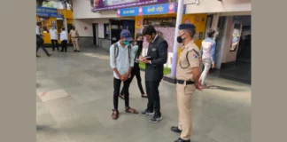 मुंबई लोकल न्यूज़- मध्य रेलवे पर बिना टिकट यात्रा के मामलों में सेकंड-क्लास कोच सबसे आगे