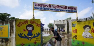 न टायलेट है, न कुर्सी, हजारों स्कूलों में 1 टीचर, कैसे पढ़ेगा-बढ़ेगा इंडिया?