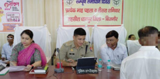 डीएम ने किसानों को किया आश्वस्त,यूरिया व फास्फेटिक उर्वरक पर्याप्त मात्रा में उपलब्ध