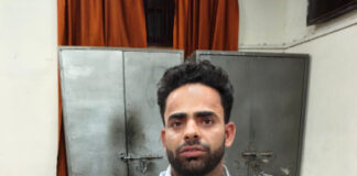 फर्जी टीटीई बनकर यात्रियों से कर रहा था अवैध वसूली