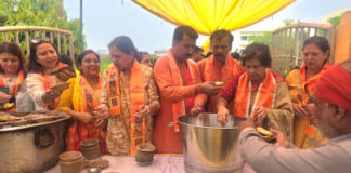 महिलाओ ने लगाया मंगलमान भंडारा,स्वच्छ हरित पर्यावरण पौधा का दिया संदेश