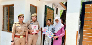 मिशन शक्ति के तहत छात्राओं को किया जागरूक, हेल्पलाइन नंबरों की दी जानकारी