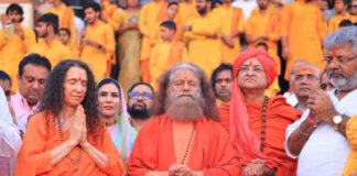 संत मुरलीधर ने सुनाई श्रीराम कथा, स्वामी चिदानन्द के साथ गंगा अरती में लिया भाग