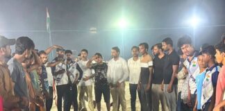 पिपरा मुर्गिहवा में नाइट क्रिकेट टूर्नामेंट का शुभारंभ:सलामी स्पोर्ट्स क्लब ने किया उद्घाटन, क्षेत्रीय टीमों ने दिखाया दम