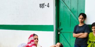सिद्धार्थनगर में आशा कार्यकर्ताओं ने संभाली जिम्मेदारी:प्राथमिक विद्यालय सकारपार में चला राष्ट्रीय पल्स पोलियो अभियान