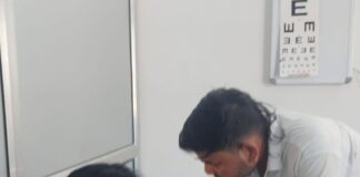 बहराइच में सीतापुर आंख अस्पताल ने किया शिविर का आयोजन:मिर्जापुर तिलक में 100 मरीजों की आंखों की जांच, 25 को मोतियाबिंद