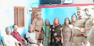 शोहरतगढ़ के मड़वा में कम्युनिटी पुलिसिंग गोष्ठी:ग्रामीणों की समस्याएं सुनीं, सुरक्षा व न्याय का भरोसा दिलाया