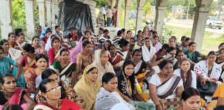 आशा बहनों ने मानदेय बढ़ाने की मांग की:महराजगंज डीएम के जरिये सीएम योगी को भेजा ज्ञापन, बोलीं- 20 साल बाद भी नहीं बढ़ा