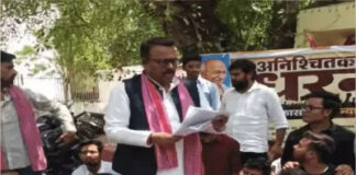 लविवि में 13वें दिन भी छात्रों का धरना जारी