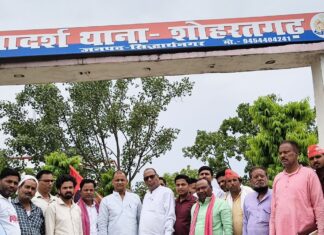 अखिलेश यादव की बेटी के खिलाफ पोस्ट का मामला:सपा कार्यकर्ताओं ने सौंपा ज्ञापन, शोहरतगढ़ में भाजपा आईटी सेल पर कार्रवाई की मांग