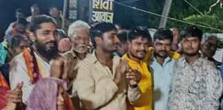 बस्ती के मनकामेश्वरनाथ मंदिर में कृष्ण जन्मोत्सव:संगीतमय भागवत कथा में उमड़ा भक्तों का सैलाब