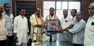 जिला योजना अधिकारी पद पर चयनित प्रभात सिंह को व्यापारी समाज ने किया सम्मानित
