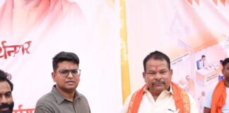 सिद्धार्थनगर के बढ़नी चाफा में योजनाओं की समीक्षा:लाभार्थियों तक समयबद्ध डिलीवरी पर जोर