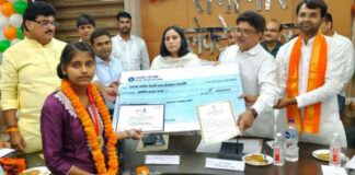 मुख्यमंत्री मेधावी विद्यार्थियों का प्रतिभा सम्मान समारोह कार्यक्रम का आयोजन
