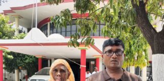 महिला ने फर्जी बैनामे की जांच, कार्रवाई की मांग की:नौतनवा में डीएम को दिया प्रार्थना पत्र, कार्रवाई न होने पर अनशन की चेतावनी