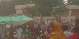 मुहर्रम पर बुरवा बाबा दरगाह पर मेले का आयोजन:श्रावस्ती के दिकौली ग्राम सभा में उमड़ी सैकड़ों की भीड़