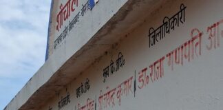सामुदायिक शौचालय बदहाल, गंदगी का अंबार:सिद्धार्थनगर के ढोढौरा में उपकरण गायब, केयरटेकर को मानदेय नहीं