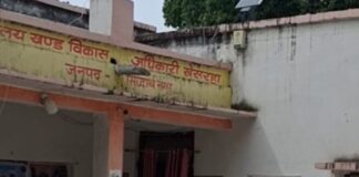 सिद्धार्थनगर में मनरेगा में फर्जी हाजिरी के आरोप पर एक्शन:कागजों में 148 मजदूर, जमीन पर गिने-चुने लोग; महिला मेट बर्खास्त