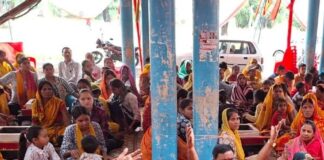 बहराइच में श्रीराम कथा, गायत्री महायज्ञ में गुरु दीक्षा:सैकड़ों श्रद्धालुओं ने ली दीक्षा, बच्चों का यज्ञोपवीत संस्कार संपन्न