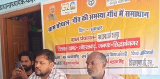 ग्राम चौपाल में सचिव ने दी योजनाओं की जानकारी:मदरहना में ग्रामीणों को समस्याओं के त्वरित निस्तारण का आश्वासन