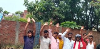 पहली बारिश में मन्नीटांड-खानपुर मल्लोह सड़क जलमग्न:आवागमन बाधित, ग्रामीणों ने विभाग पर लगाए लापरवाही के आरोप