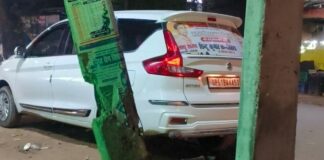 लालगंज में चार दिन से लटक रहे बिजली के खंभे:विभाग पर लापरवाही का आरोप, हादसे का बढ़ा खतरा