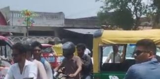 अहरा तिराहे पर कंटेनर फंसने से लगा जाम:बस्ती-कांटे और अहरा-बनकटी मार्ग पर वाहन फंसे, लोग परेशान