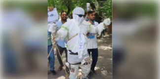 एनएसयूआई ने ईसीआई कार्यालय के बाहर किया कठपुतली प्रदर्शन, हिरासत में लिए गए कार्यकर्ता