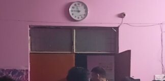 इकौना-धनुही मार्ग पर दो बाइकों की टक्कर:एक बाइक सवार की मौत, दूसरा गंभीर घायल
