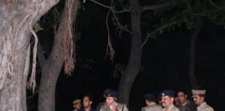 25 हजार का इनामी गैंगस्टर के पैर में मारी गोली:बहराइच में मुठभेड़ के दौरान दो साथी मौके से फरार, नकदी और जेवर बरामद