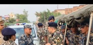 महराजगंज में एसएसबी डीआईजी ने सोनौली सीमा का दौरा किया:नोमैंसलैंड चौकी और निर्माणाधीन आईसीपी का लिया जायजा, नेपाली अधिकारियों संग बैठक