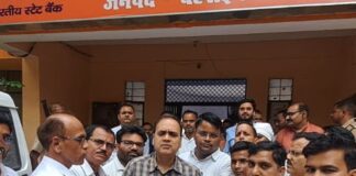 निबंधन कार्यालय निजीकरण का विरोध, अधिवक्ताओं ने सौंपा ज्ञापन:बहराइच के महसी में एसडीएम को दिया राज्यपाल के नाम ज्ञापन