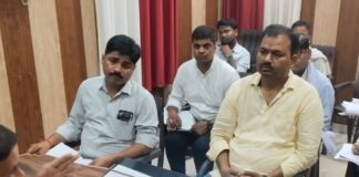 बृजमनगंज में खंड विकास अधिकारी ने की साप्ताहिक समीक्षा बैठक:सचिवों को फैमिली कार्ड, फार्मर रजिस्ट्री लक्ष्य पूरा करने के निर्देश