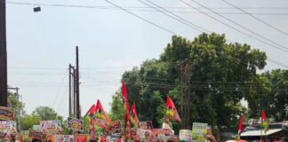 खेसरहा में सपा कार्यकर्ताओं का प्रदर्शन:महंगाई, बेरोजगारी और बिजली कटौती के विरोध में ज्ञापन सौंपा