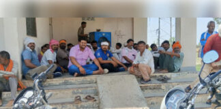 हमीरपुर में बिजली व्यवस्था धड़ाम होने से किसानों में आक्रोश, ग्रामीणों ने दिया धरना