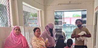 डुमरियागंज प्रसव केंद्र पर टीकाकरण सत्र आयोजित:बच्चों और गर्भवती महिलाओं को बीमारियों से बचाने के लिए टीके लगाए गए