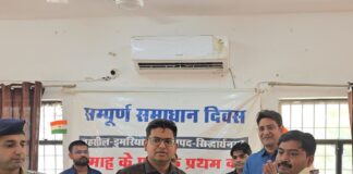 सिद्धार्थनगर में लेखपाल उत्कृष्ट शिकायत निस्तारण के लिए सम्मानित:जिलाधिकारी-पुलिस अधीक्षक ने प्रशस्ति पत्र देकर किया सम्मान