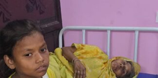 घर के भीतर बुजुर्ग महिला को सांप ने डसा:इकौना में सर्पदंश के बाद अस्पताल में भर्ती; गर्मी से बढ़ा खतरा