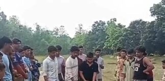 बहराइच में नानपारा सोनू इलेवन ने जीता उद्घाटन मुकाबला:ढोड़े गांव प्रीमियर लीग में नवाबगंज को 10 विकेट से हराया