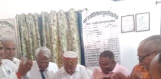 डुमरियागंज बार एसोसिएशन ने मनाया मुख्यमंत्री का जन्मदिन:अधिवक्ताओं ने केक काटकर की स्वस्थ व दीर्घायु जीवन की कामना