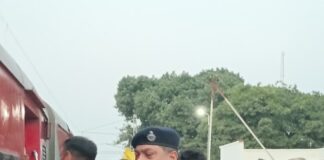 बस्ती स्टेशन पर पुलिस भर्ती परीक्षा के दौरान भीड़:आरपीएफ, जीआरपी ने संभाली व्यवस्था, यात्रियों को दी सुविधा
