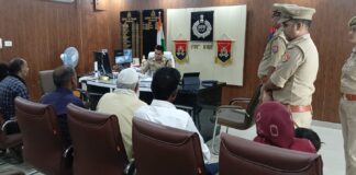 जनता दर्शन में पुलिस अधीक्षक ने सुनी जन समस्याएं, संबंधित को शीघ्र निस्तारण हेतु दिए निर्देश