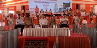 मा0 मुख्यमंत्री उ0प्र0 महोदय का प्रस्तावित जनपद बलरामपुर आगमन कार्यक्रम के मद्देनगर श्रीमान जिलाधिकारी बलरामपुर व पुलिस अधीक्षक बलरामपुर द्वारा सुरक्षा व्यवस्था के दृष्टिगत ड्यूटी में लगे अधिकारी एवं कर्मचारीगण को ब्रीफ कर आवश्यक दिशा निर्देश दिए गए ।*