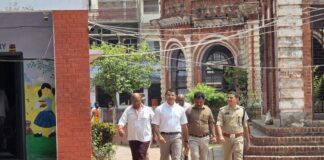 श्रीमान् जिलाधिकारी बलरामपुर व पुलिस अधीक्षक बलरामपुर द्वारा सिपाही भर्ती परीक्षा 2026 के विभिन्न परीक्षा केन्द्रों का जायजा लिया गया, सुरक्षा एवं निष्पक्षता सुनिश्चित करने हेतु संबन्धित को दिए गए आवश्यक दिशा-निर्देश*