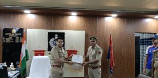 पुलिस अधीक्षक ने “उत्तर प्रदेश पुलिस फैमिली वेलफेयर एसोसिएशन वामा सारथी” द्वारा बोर्ड परीक्षा में 90 प्रतिशत अथवा उससे अधिक अंक पाने वाले पुलिस परिवार के छात्र-छात्राओं को प्रदान किए गए प्रशस्ति पत्र से किया सम्मानित