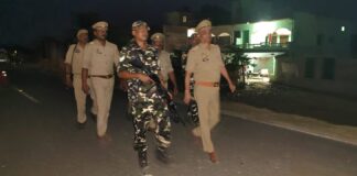 इंडो-नेपाल सीमा पर सुरक्षा व्यवस्था के दृष्टिगत पुलिस व SSB की संयुक्त पेट्रोलिंग